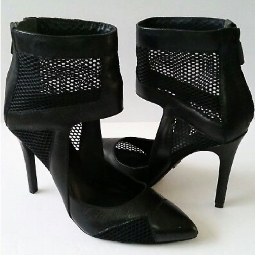 Pour La Victoire Zoya Women 10 Black Leather Ankle Bootie Heels Bondage EUC